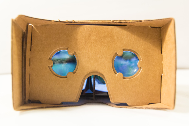 “Google comes with development tools for cardboard virtual-reality-headset”