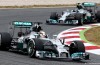 Hamilton l’emporte de justesse devant Rosberg