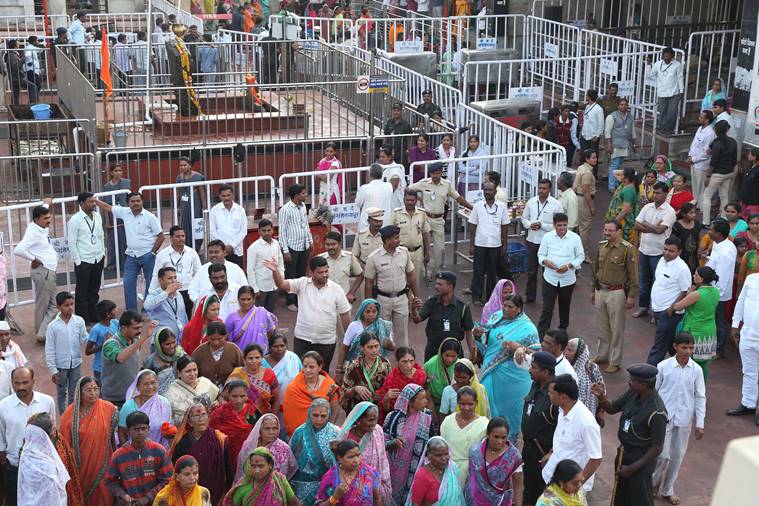 Shani Shingnapur tempel protester: Kan ikke tilbe kvinner som gudinner og også nekte dem retten til å be