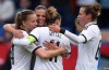 DFB-Donne festeggiare la vittoria facile