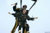 George Bush festeggia il suo 90. con Paracadutismo