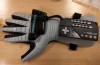 Man bestuurt drone met aangepaste Power Glove