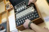Enigma’s en cryptophones in Duivendrechts achterafzaaltje