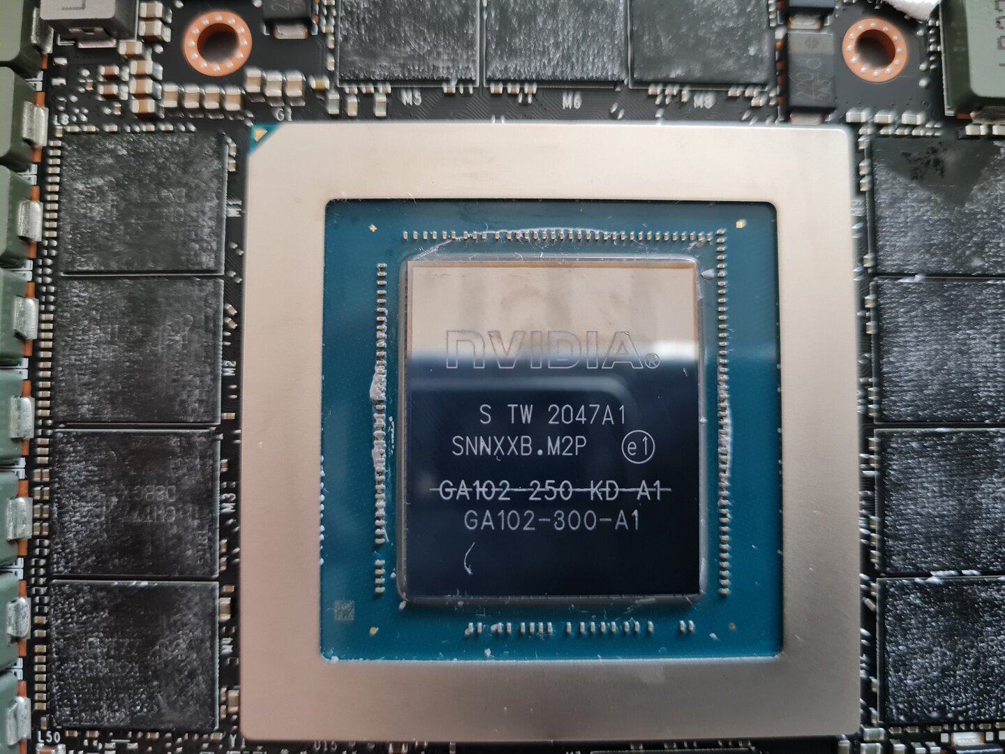 „GA102-250“ zu „GA102-300“: Umbenannte GPU auf GeForce RTX 3090 FE entdeckt