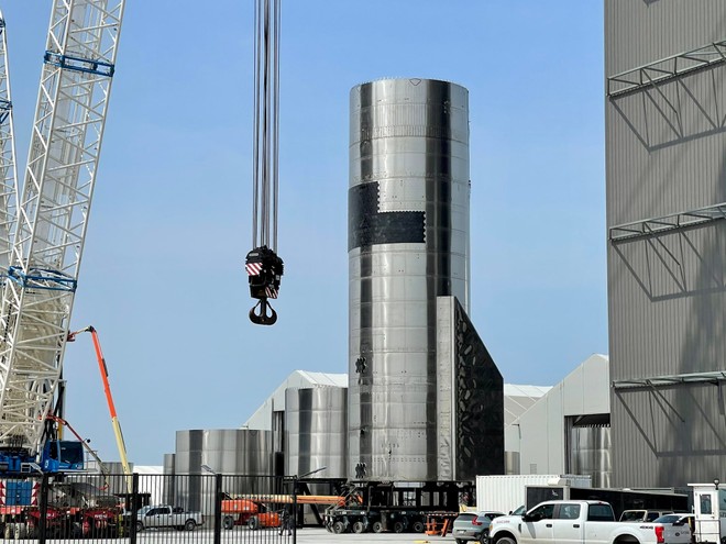 Starship SN15, booster BN2 e torre di lancio in costruzione | Novit? da SpaceX