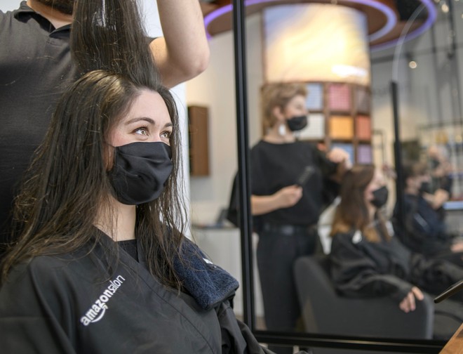 Amazon prende pettine e forbici e apre una parruccheria (tech)