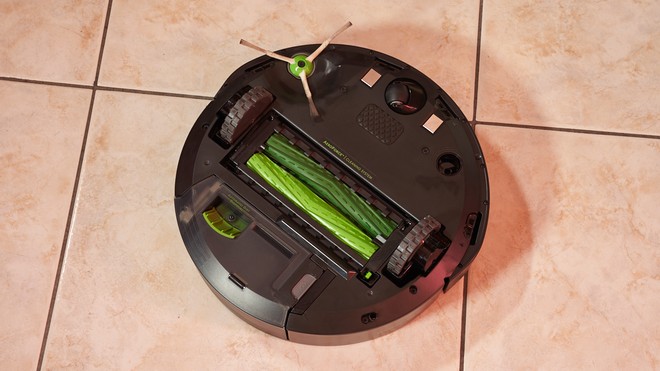 Recensione iRobot Roomba i3+: si svuota da solo ma niente mappatura