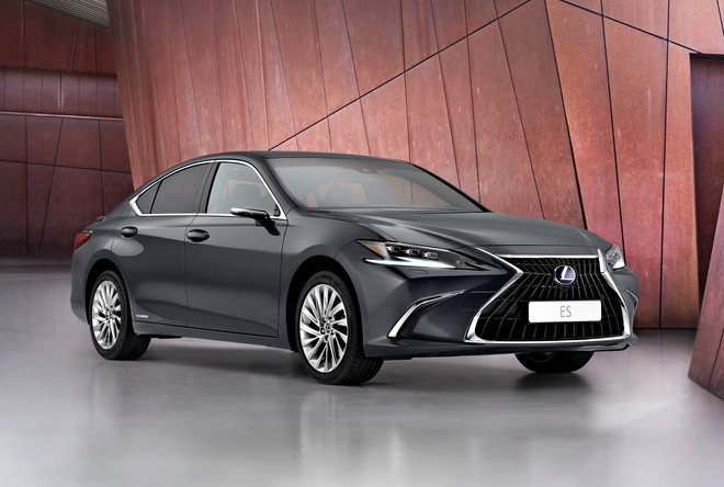 Lexus ES, arriva il restyling: tutte le novit?