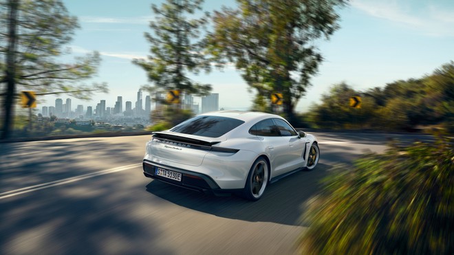 Porsche Taycan, bene le vendite nel primo trimestre del 2021: la 911 ? molto vicina