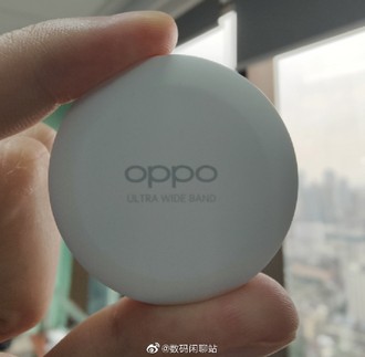 Oppo Smart Tag in arrivo con UWB e USB-C per la ricarica: spuntano le prime immagini