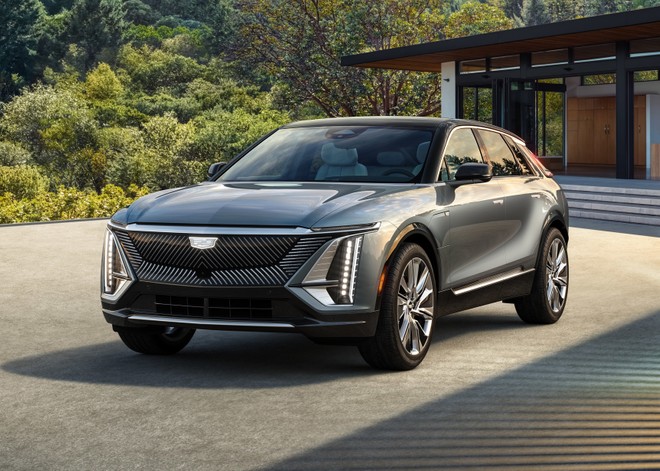 Cadillac Lyriq, nuovo crossover elettrico: autonomia di 480 km e debutto nel 2022