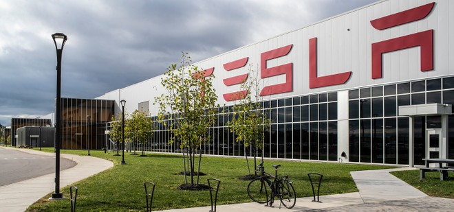 Tesla, rumors of a possible Gigafactory in the UK are back