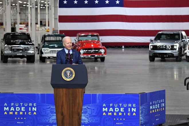 Ford unveils the new F-150 Lightning in advance in the presence of Biden